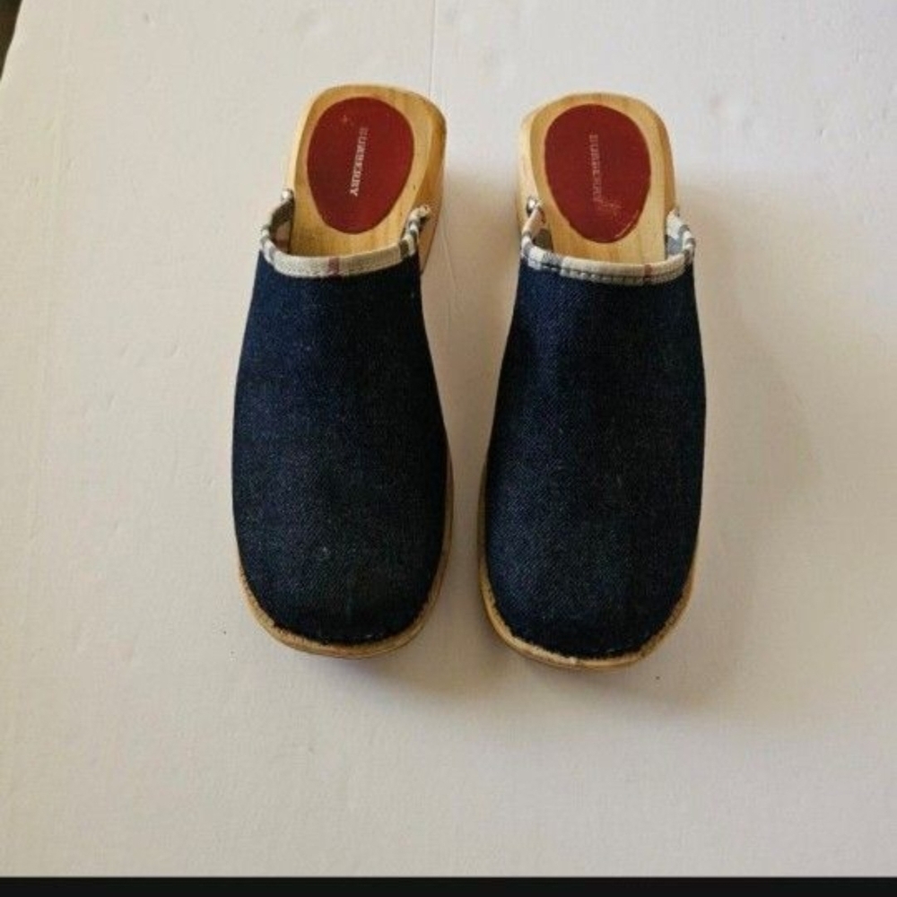 Burbery Blue Clog with Textured Fabric and Light Sole Womens Size 39 Or 8